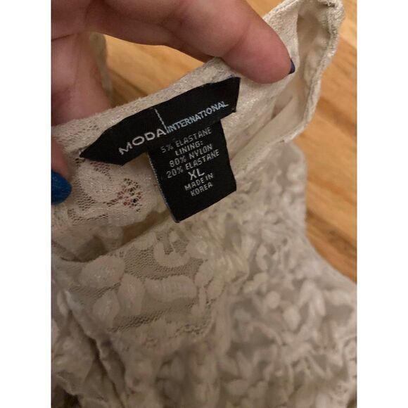 Moda International, women’s beige floral lace peplum cap sleeve blouse size XL - Picture 8 of 9